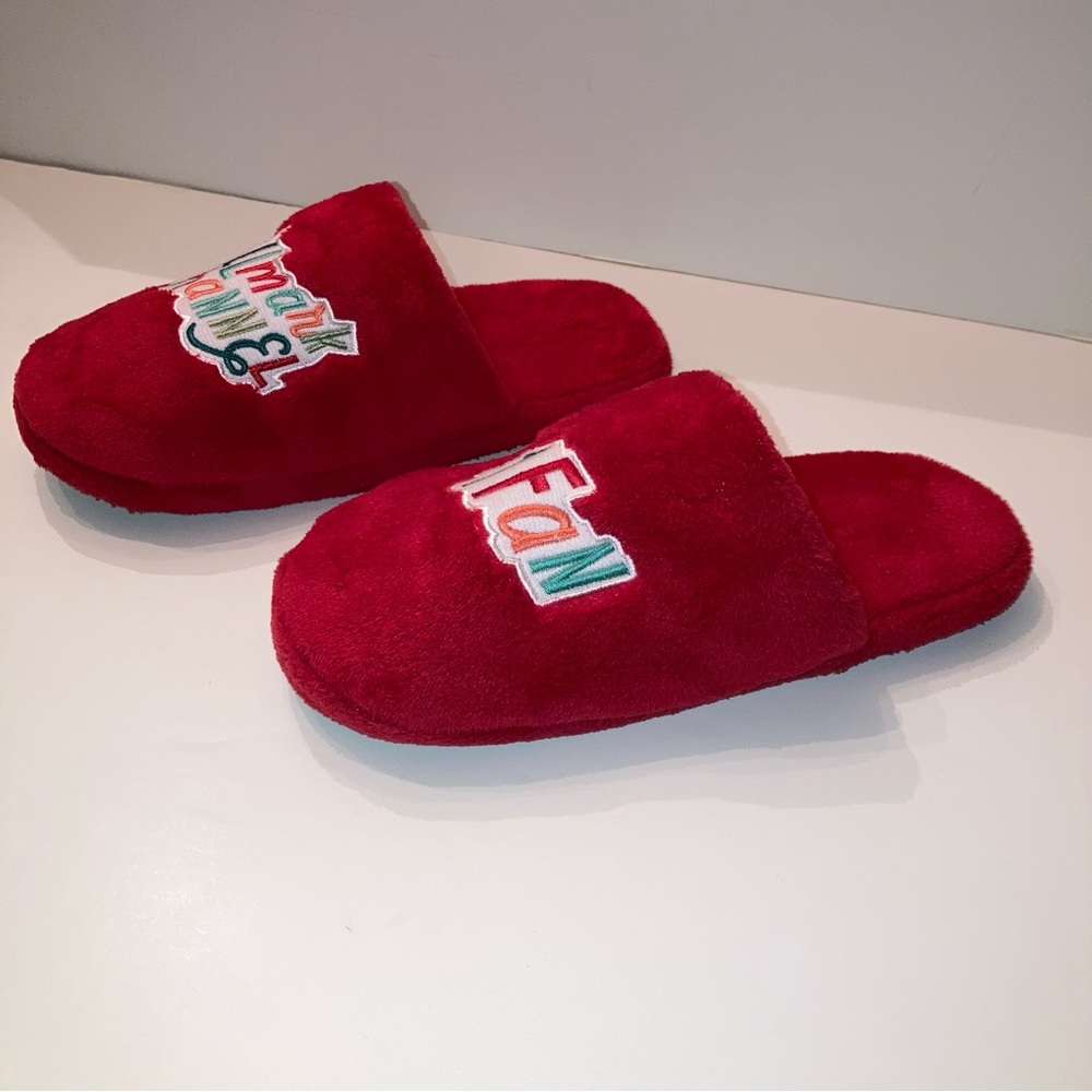 NEW Hallmark Red Women's Slippers Cozy Christmas Holiday Shoes 7 - Picture 6 of 16